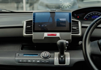 Подержанный автомобиль Honda Freed 2011 года (13 фото)