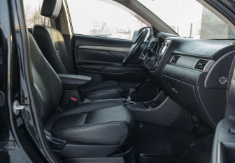 Подержанный автомобиль Mitsubishi Outlander 2013 года (22 фото)