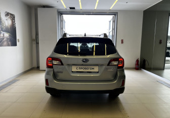 Подержанный автомобиль Subaru Outback Wagon 2016 года (5 фото)