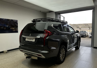 Подержанный автомобиль Mitsubishi Pajero Sport 2021 года (4 фото)