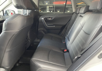Подержанный автомобиль Toyota RAV4 2019 года (9 фото)