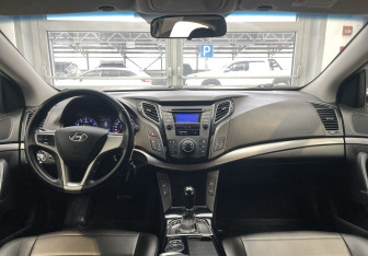 Подержанный автомобиль Hyundai i40 Sedan 2013 года (12 фото)
