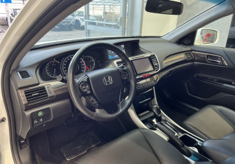 Подержанный автомобиль Honda Accord Sedan 2017 года (8 фото)