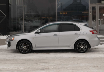 Подержанный автомобиль Mitsubishi Lancer Hatchback 2008 года (8 фото)