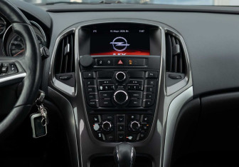 Подержанный автомобиль Opel Astra Hatchback 2014 года (15 фото)