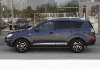 Подержанный автомобиль Mitsubishi Outlander 2007 года (8 фото)