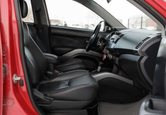 Подержанный автомобиль Mitsubishi Outlander 2007 года (19 фото)