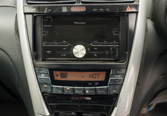 Подержанный автомобиль Toyota Caldina 2003 года (13 фото)