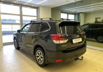 Подержанный автомобиль Subaru Forester Suv 2019 года (7 фото)