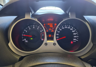 Подержанный автомобиль Nissan Juke 2012 года (10 фото)