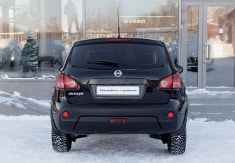 Подержанный автомобиль Nissan Qashqai 2007 года (6 фото)