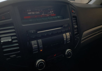 Подержанный автомобиль Mitsubishi Pajero 2012 года (13 фото)