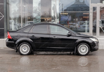 Подержанный автомобиль Ford Focus Sedan 2007 года (4 фото)