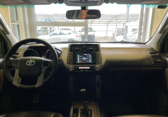 Подержанный автомобиль Toyota Land Cruiser Prado 2010 года (13 фото)
