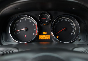 Подержанный автомобиль Opel Antara 2010 года (13 фото)