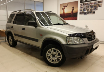 Подержанный автомобиль Honda CR-V 1997 года (4 фото)