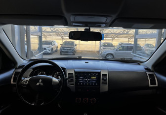 Подержанный автомобиль Mitsubishi Outlander 2012 года (9 фото)