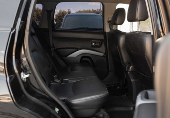 Подержанный автомобиль Mitsubishi Outlander 2008 года (17 фото)
