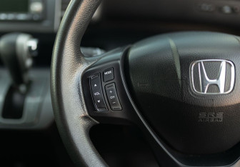 Подержанный автомобиль Honda Freed 2010 года (12 фото)