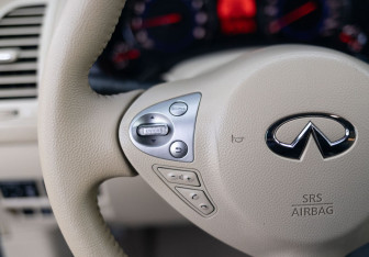 Подержанный автомобиль Infiniti FX 2008 года (12 фото)