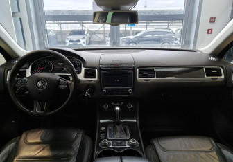 Подержанный автомобиль Volkswagen Touareg 2015 года (8 фото)