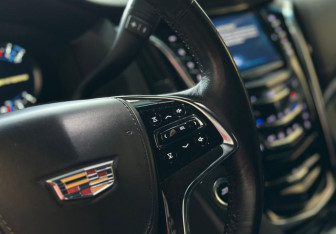 Подержанный автомобиль Cadillac Escalade Suv 2019 года (14 фото)