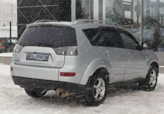 Подержанный автомобиль Mitsubishi Outlander 2007 года (5 фото)