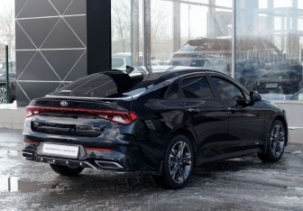 Подержанный автомобиль Kia K5 2021 года (5 фото)