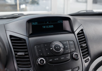 Подержанный автомобиль Chevrolet Orlando 2012 года (14 фото)