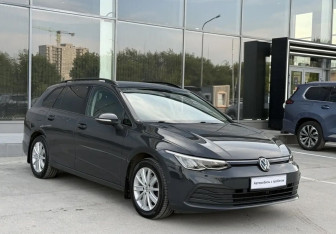 Подержанный автомобиль Volkswagen Golf Wagon 2021 года (3 фото)