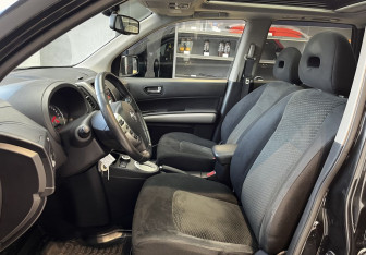 Подержанный автомобиль Nissan X-Trail 2012 года (8 фото)