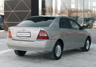 Подержанный автомобиль Toyota Corolla Sedan 2001 года (5 фото)