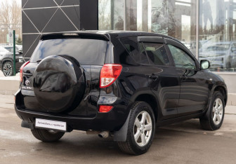 Подержанный автомобиль Toyota RAV4 2006 года (5 фото)