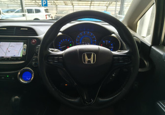 Подержанный автомобиль Honda Fit Shuttle 2014 года (9 фото)