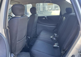 Подержанный автомобиль Suzuki Aerio Sedan 2003 года (10 фото)