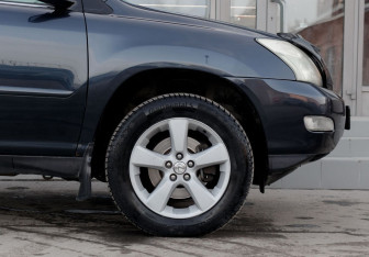 Подержанный автомобиль Lexus RX 2003 года (9 фото)