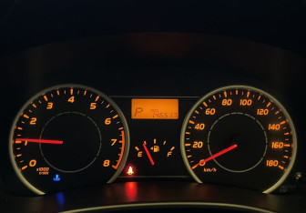 Подержанный автомобиль Toyota Wish Minivan 2011 года (11 фото)