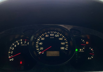 Подержанный автомобиль Toyota Kluger 2001 года (12 фото)