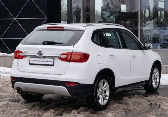 Подержанный автомобиль Brilliance V5 2014 года (5 фото)