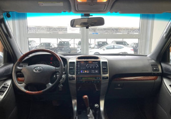 Подержанный автомобиль Toyota Land Cruiser Prado 2007 года (10 фото)