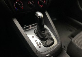 Подержанный автомобиль Volkswagen Jetta Sedan 2014 года (13 фото)