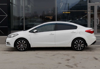 Подержанный автомобиль Kia Cerato Sedan 2013 года (8 фото)