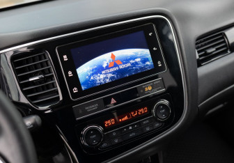 Подержанный автомобиль Mitsubishi Outlander 2019 года (14 фото)