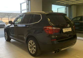 Подержанный автомобиль BMW X3 2011 года (6 фото)
