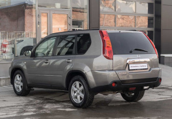 Подержанный автомобиль Nissan X-Trail 2008 года (7 фото)