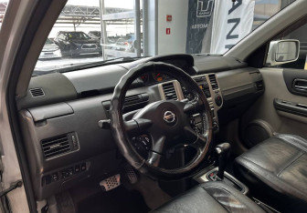 Подержанный автомобиль Nissan X-Trail 2006 года (13 фото)