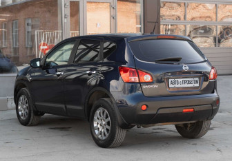 Подержанный автомобиль Nissan Qashqai 2008 года (7 фото)