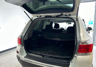 Подержанный автомобиль Toyota Highlander 2013 года (7 фото)