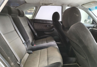 Подержанный автомобиль Subaru Legacy Sedan 2001 года (8 фото)