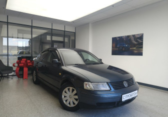 Подержанный автомобиль Volkswagen Passat Sedan 1998 года (3 фото)